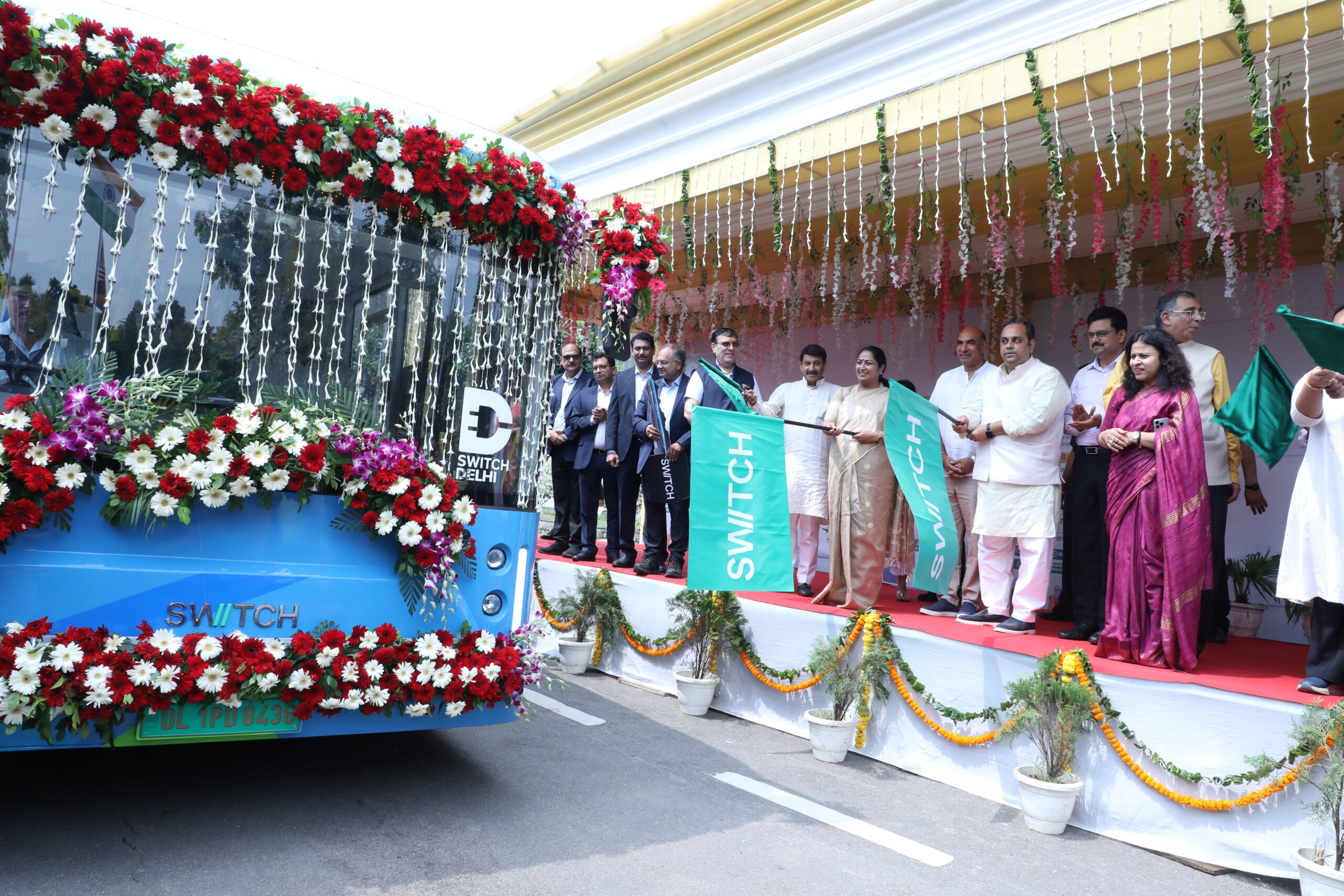 SWITCH Mobility Flags Off the First Batch of SWITCH EiV12 in Delhi SWITCH Mobility Flags Off the First Batch of SWITCH EiV12 in Delhi